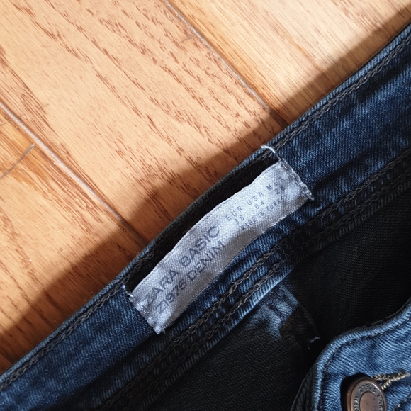 Dark wash denim with floral pattern - Picture 4 of 5